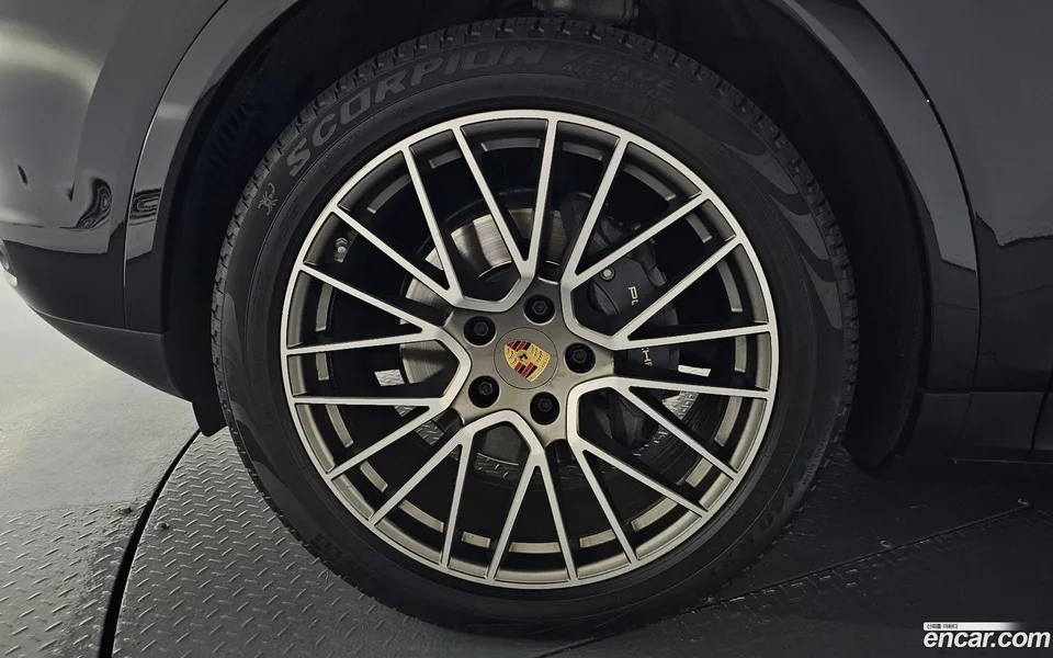 Porsche Cayenne 3.0 2023 — миниатюра 2