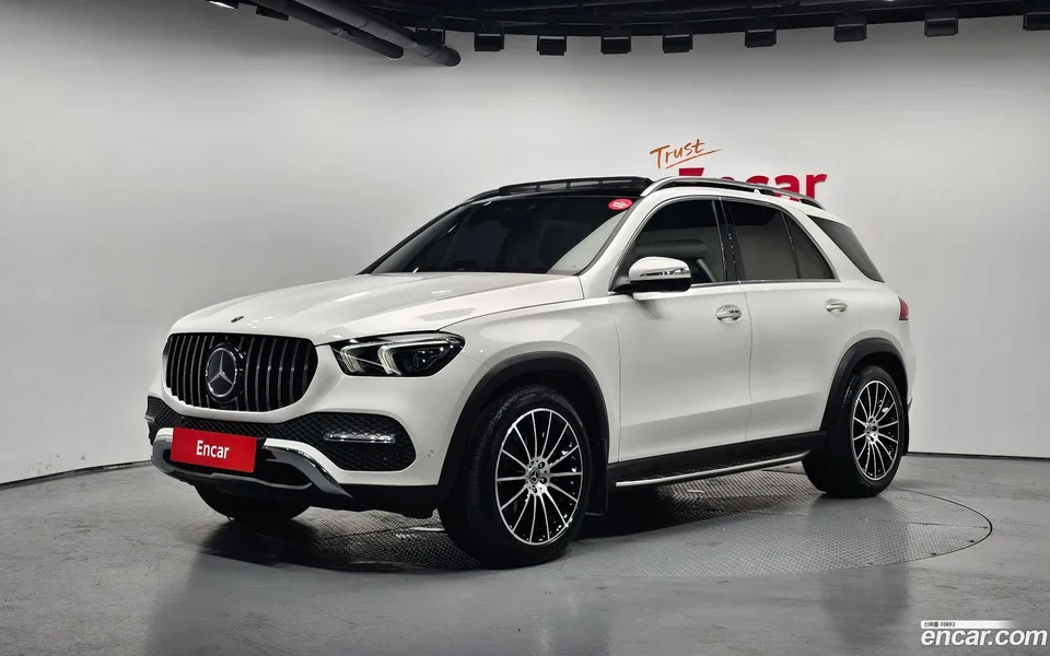 Mercedes-Benz GLE-Class GLE300d 4MATIC 2023 — photo 1, buy with delivery to Moscow