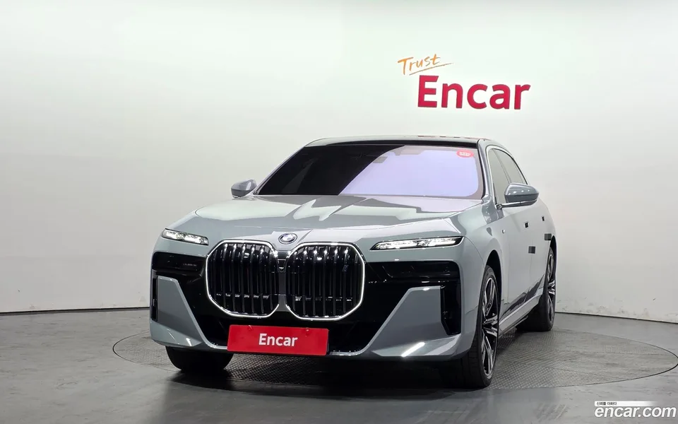 BMW i7 xDrive 60 M 2025 — thumbnail 3