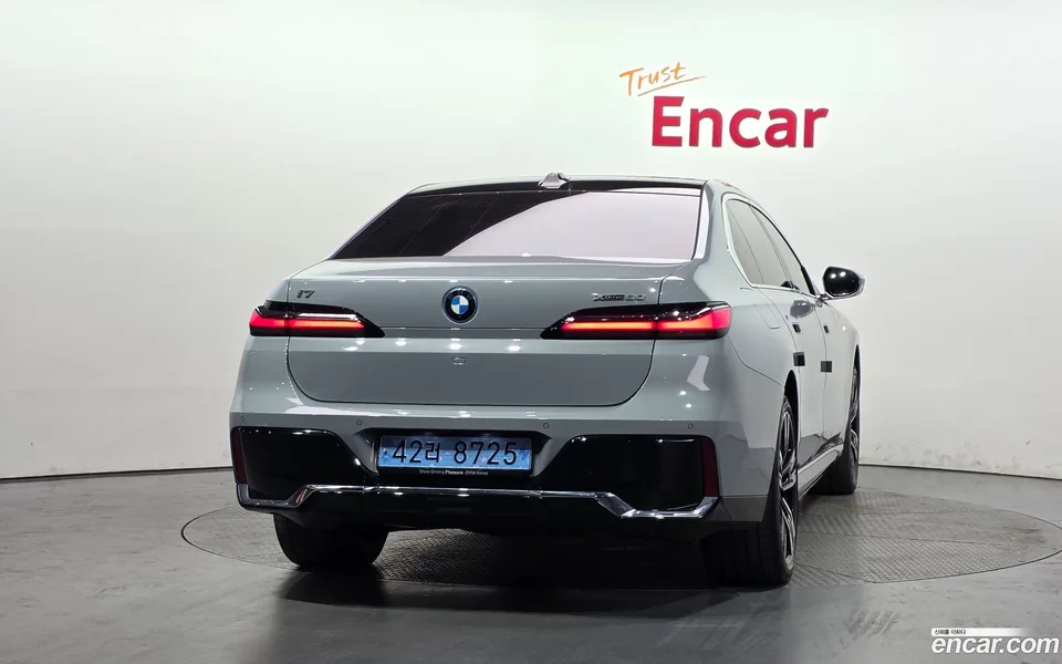 BMW i7 xDrive 60 M 2025 — thumbnail 4