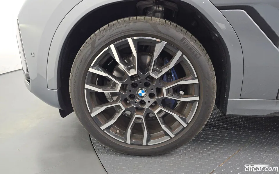BMW X6 xDrive40i M 2025 — thumbnail 2
