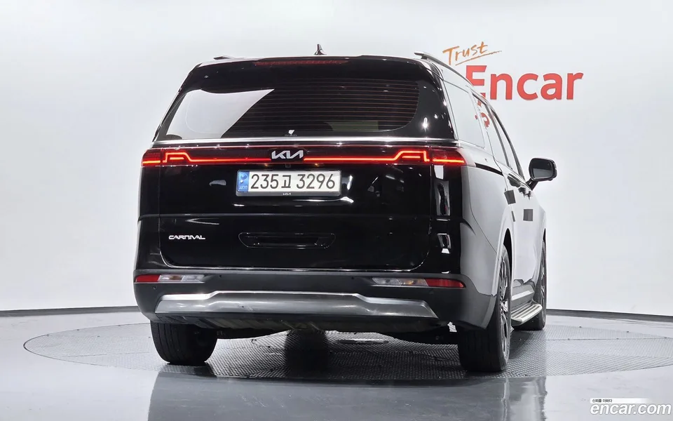 Kia Carnival 7 2023 — thumbnail 4
