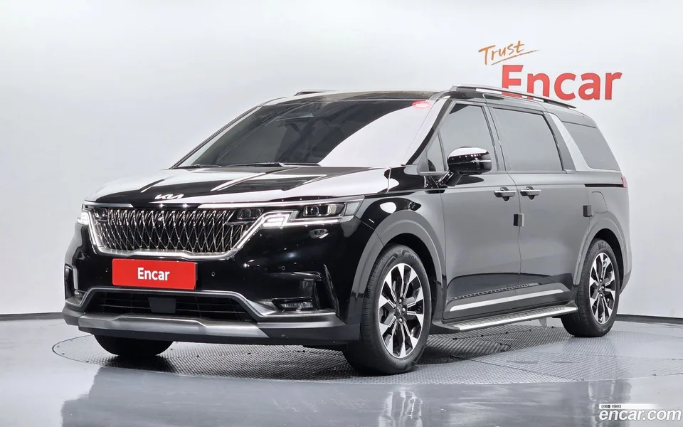 Kia Carnival 7 2023 — photo 1, buy with delivery to Moscow