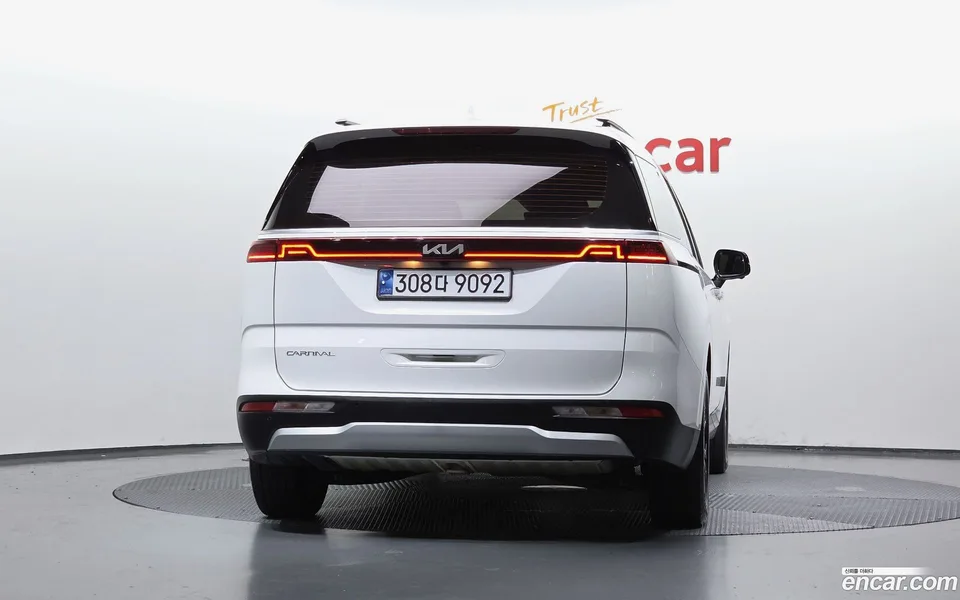 Kia Carnival 9 2022 — thumbnail 4