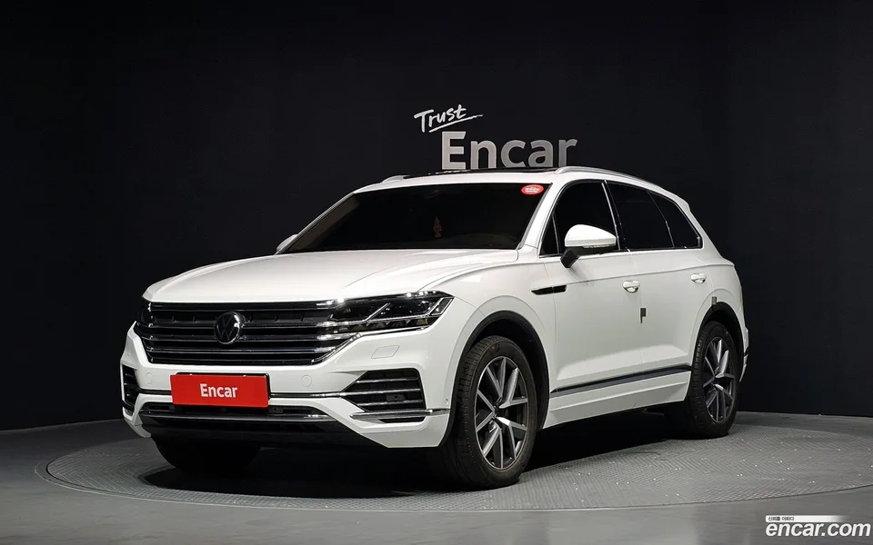 Volkswagen Touareg 3.0 TDI 2023 — photo 1, buy with delivery to Moscow