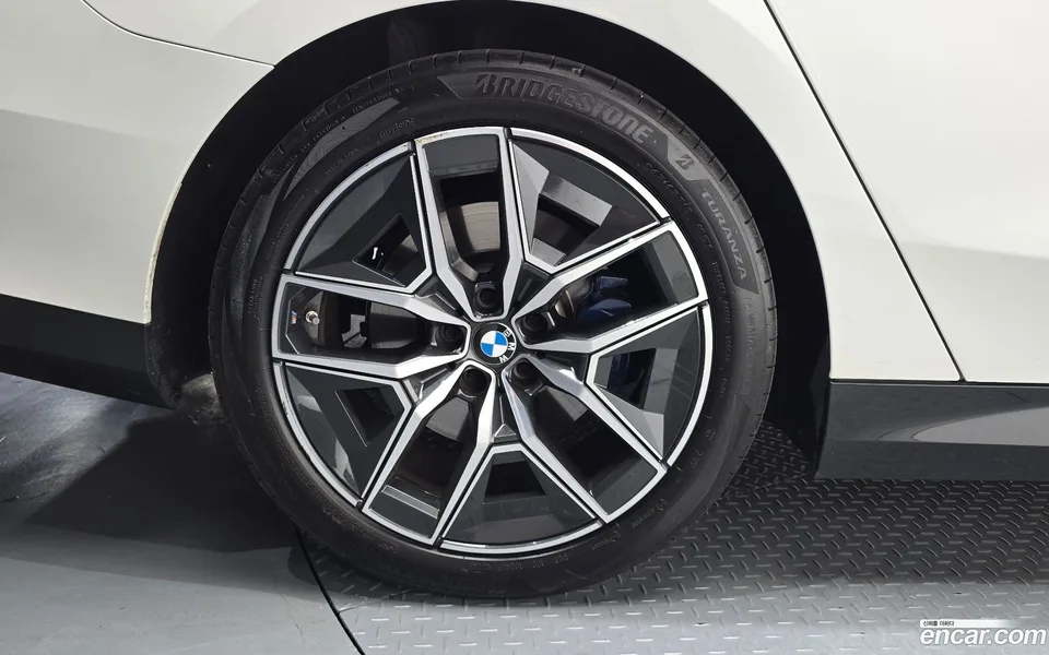 BMW 5 Series 523d M 2024 — thumbnail 5