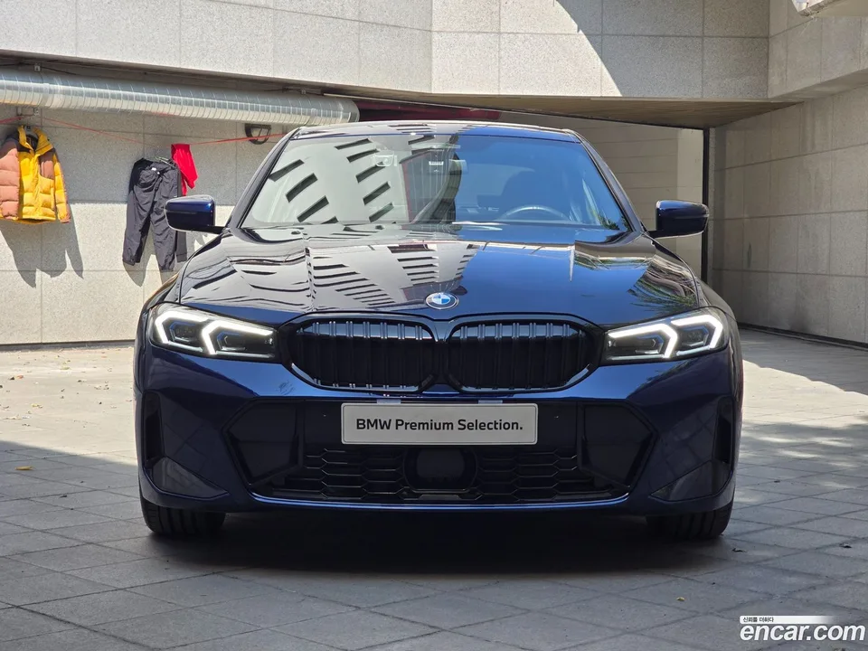 BMW 3 Series 320i M 2025 — thumbnail 3