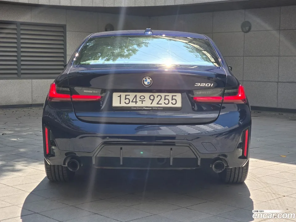 BMW 3 Series 320i M 2025 — thumbnail 4