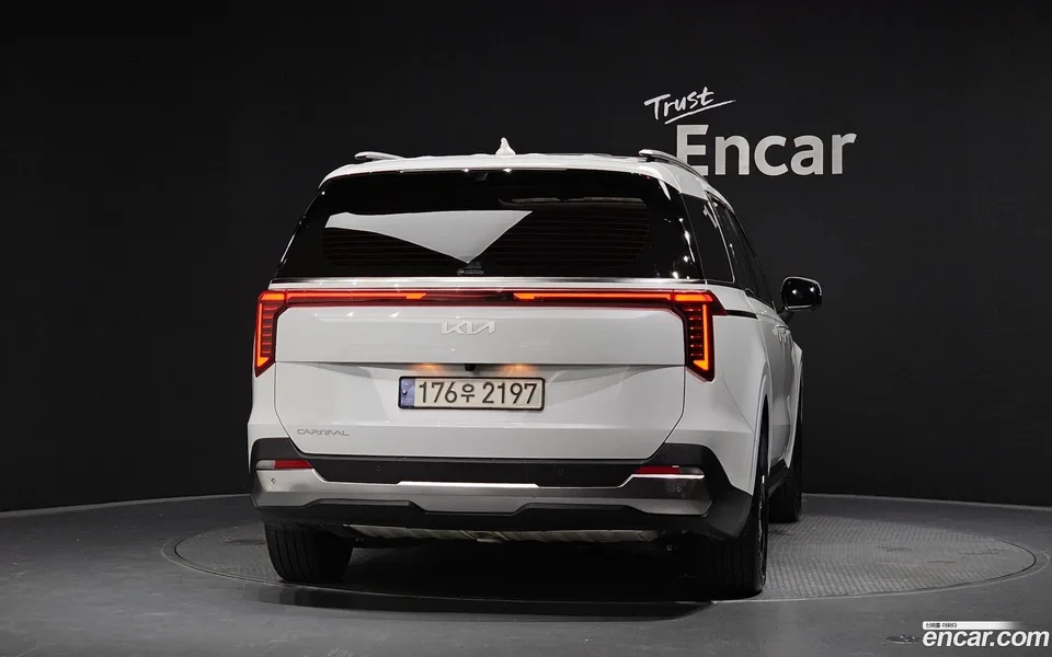 Kia Carnival 7 2024 — thumbnail 4