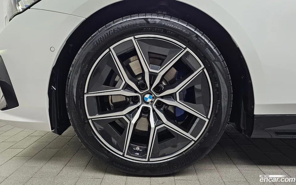 BMW 5 Series 523d M 2024 — thumbnail 5