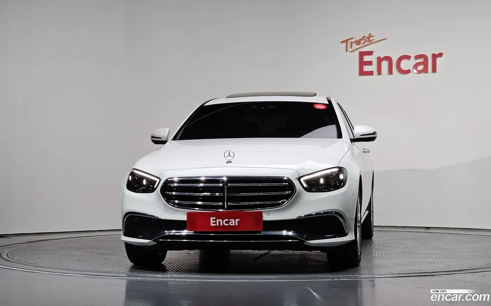 Mercedes-Benz E-Class E220d 4MATIC 2023 — thumbnail 3