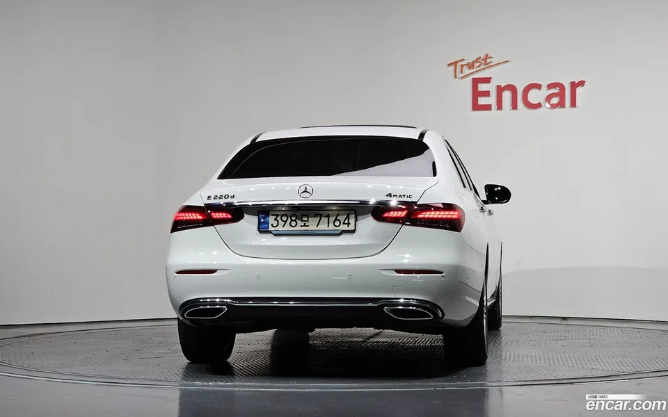 Mercedes-Benz E-Class E220d 4MATIC 2023 — thumbnail 4