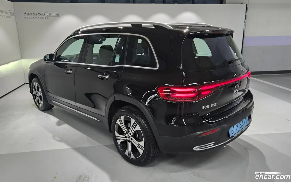 Mercedes-Benz EQB EQB300 4MATIC 2025 — thumbnail 3