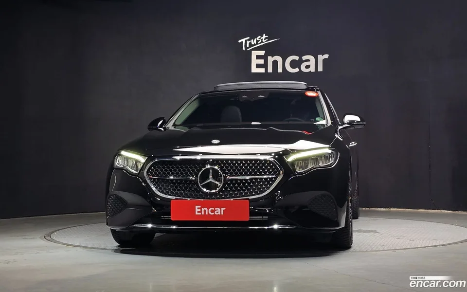 Mercedes-Benz E-Class E200 2025 — thumbnail 3