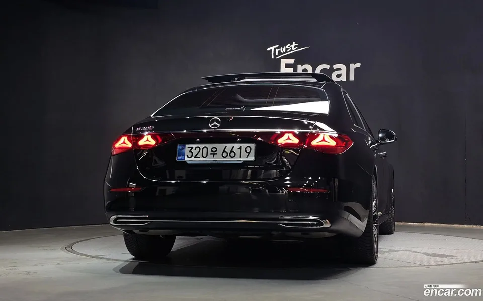 Mercedes-Benz E-Class E200 2025 — thumbnail 4