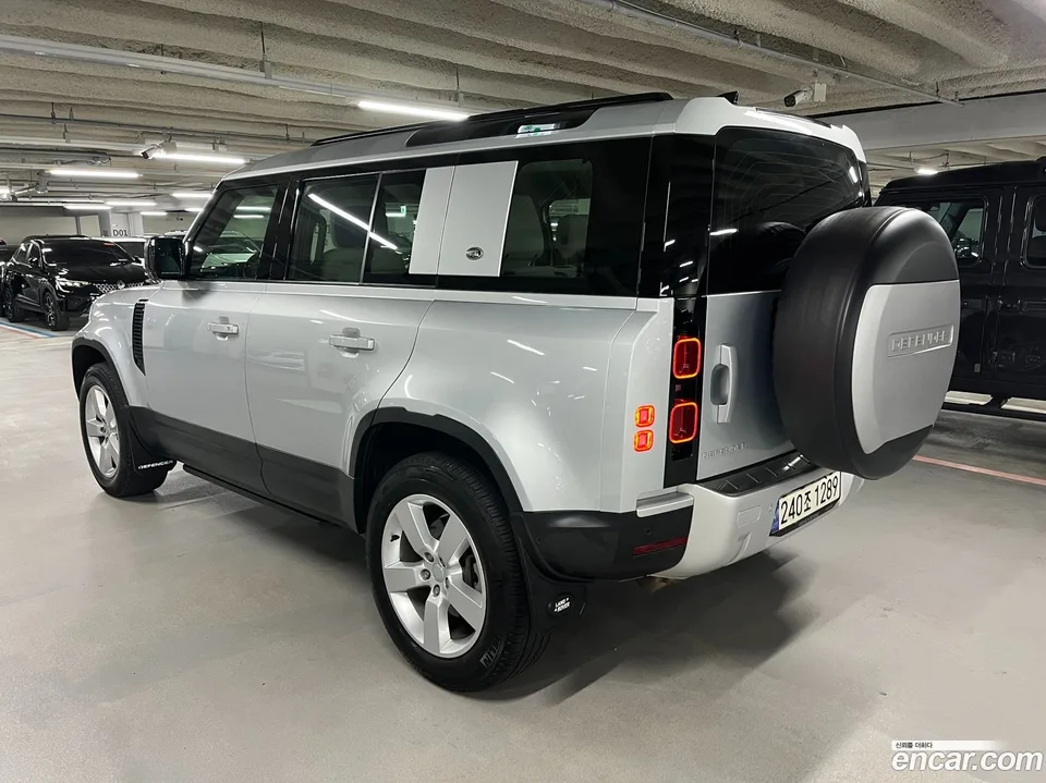 Land Rover Defender 110 D300 HSE 2023 — thumbnail 3