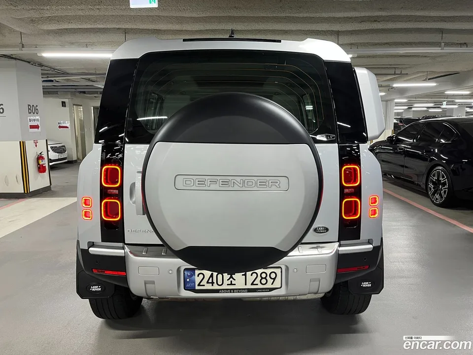 Land Rover Defender 110 D300 HSE 2023 — thumbnail 4