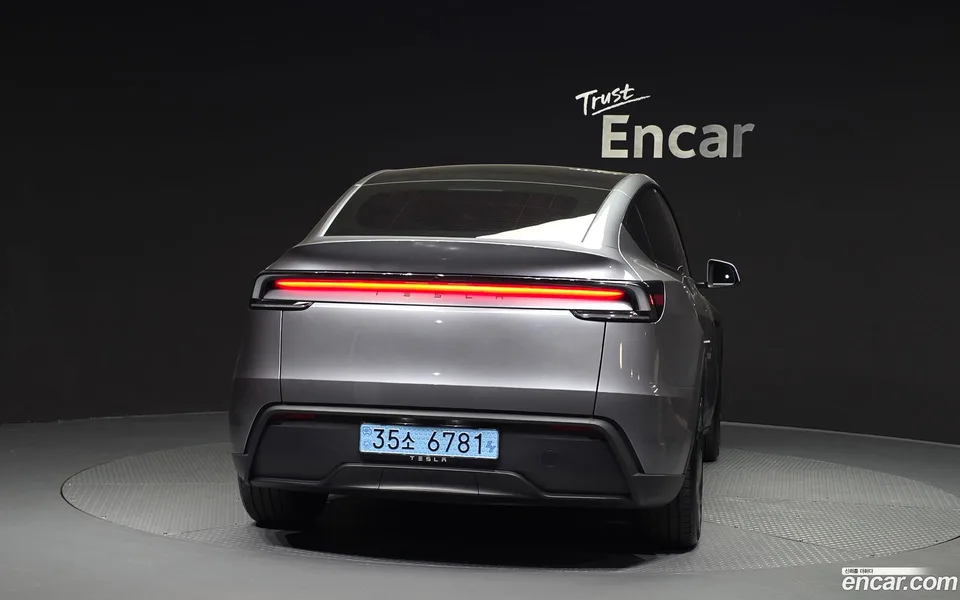 Tesla Model Y RWD 2025 — thumbnail 4