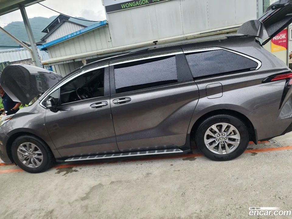 Toyota Sienna 2.5 AWD 2024 — thumbnail 3