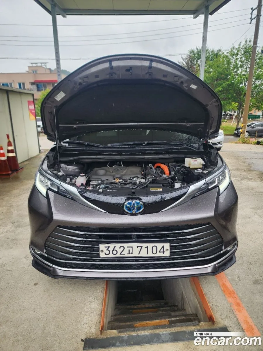 Toyota Sienna 2.5 AWD 2024 — photo 1, buy with delivery to Moscow