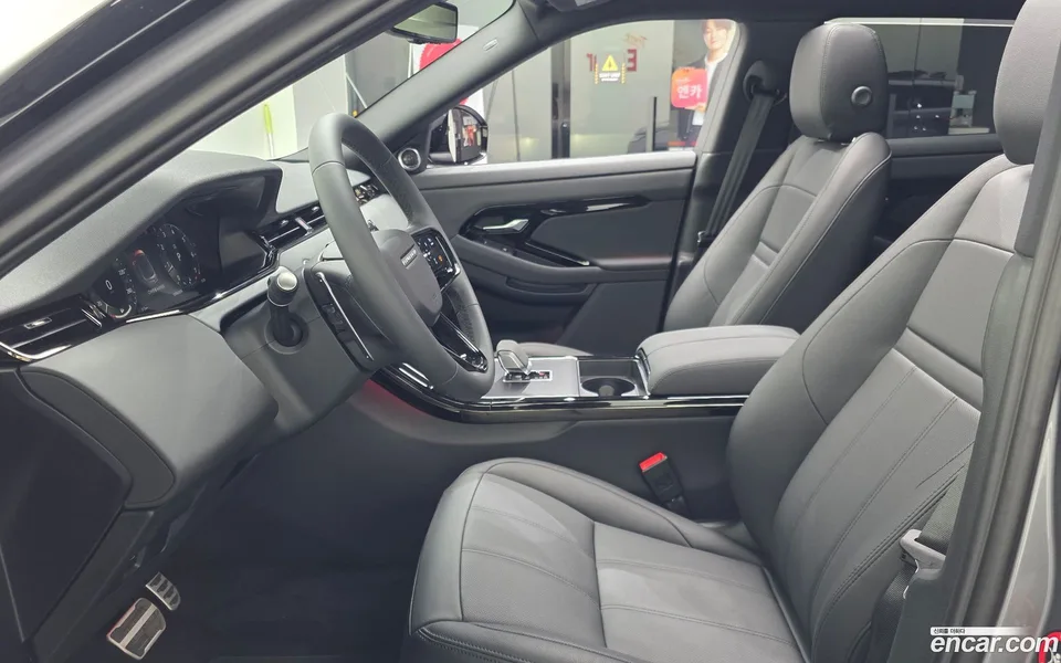 Land Rover Range Rover Evoque P250 SE 2026 — thumbnail 3