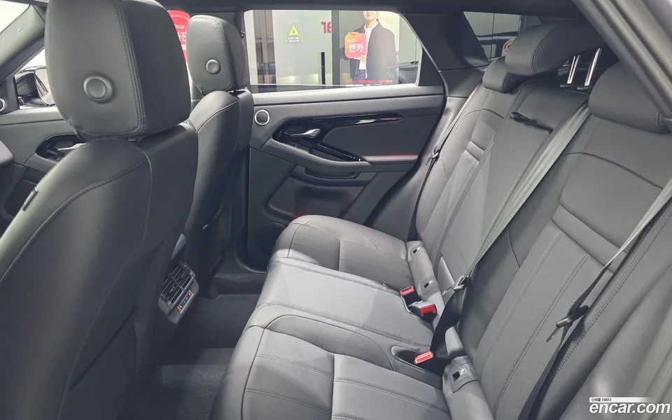 Land Rover Range Rover Evoque P250 SE 2026 — thumbnail 4