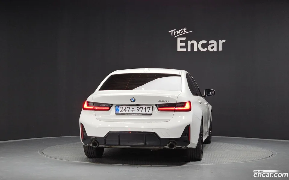 BMW 3 Series 320i M 2025 — thumbnail 4