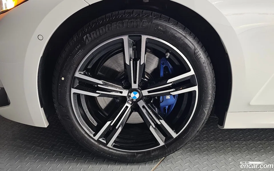 BMW 3 Series 320i M 2025 — thumbnail 5