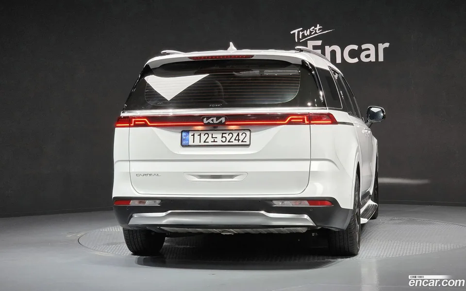 Kia Carnival 7 2023 — thumbnail 4