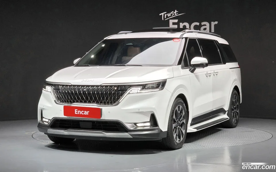Kia Carnival 7 2023 — photo 1, buy with delivery to Moscow