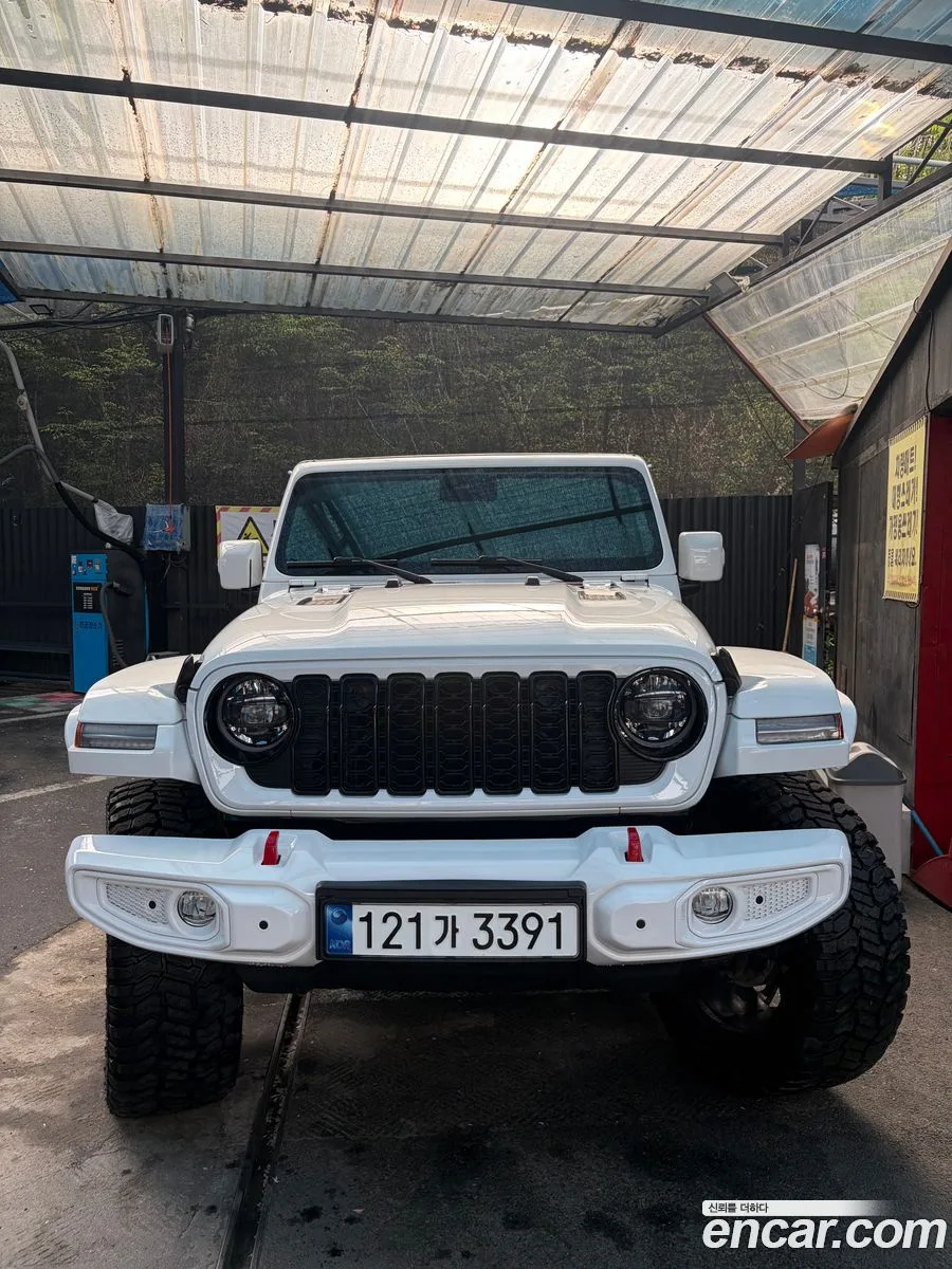 Jeep Wrangler 2.0 4 2023 — photo 1, buy with delivery to Moscow