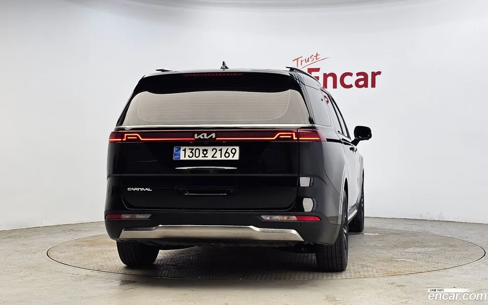 Kia Carnival 9 2023 — thumbnail 4