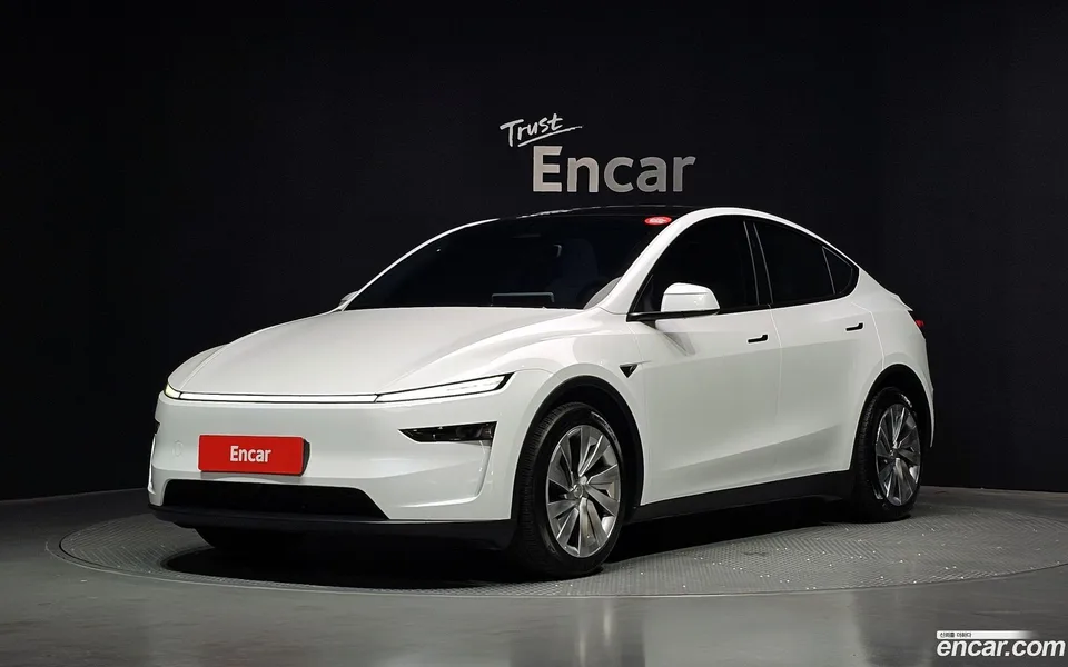 Tesla Model Y RWD 2025 — photo 1, buy with delivery to Moscow