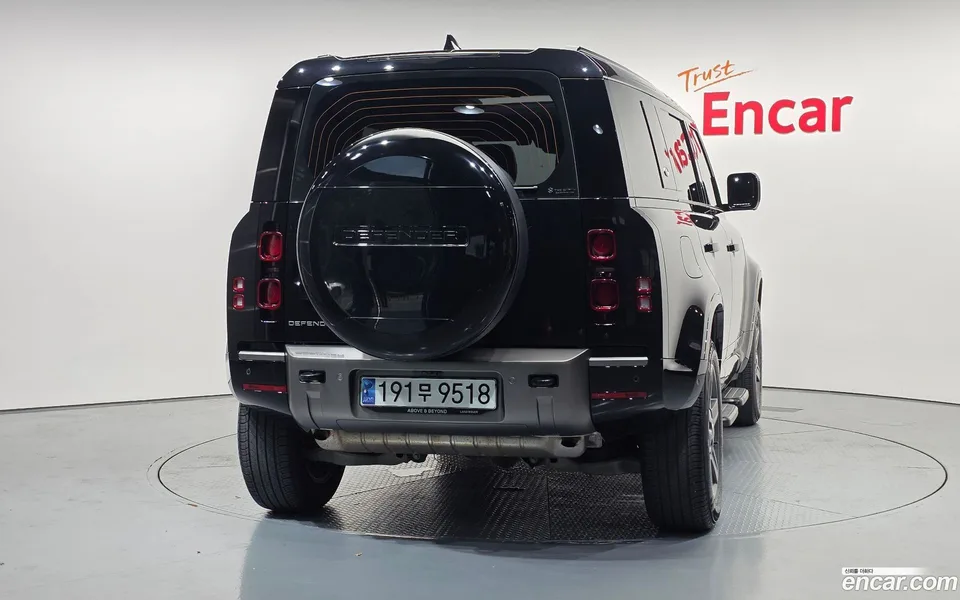 Land Rover Defender 110 P300 X- SE 2024 — thumbnail 4