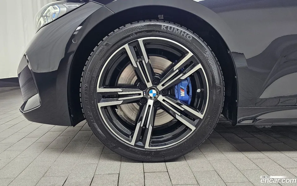 BMW 3 Series 320i M 2024 — thumbnail 2