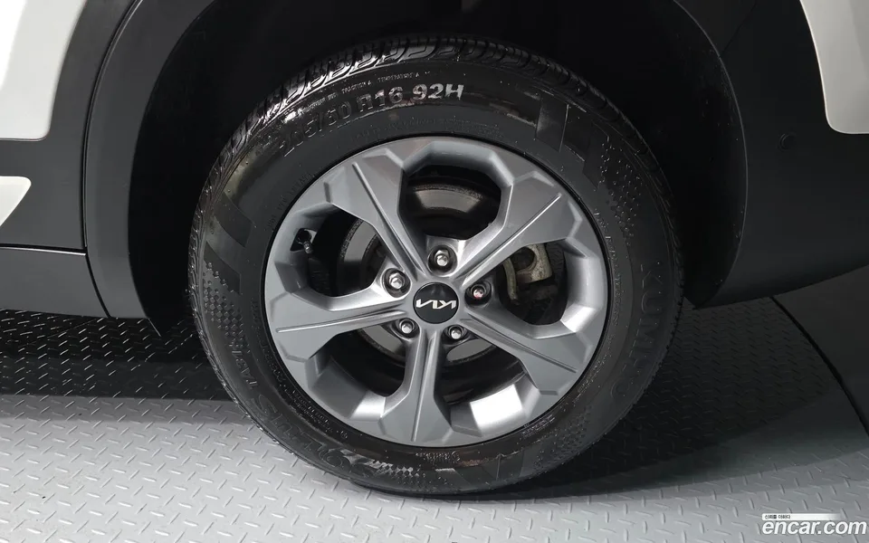 Kia Seltos 2.0 2WD 2023 — thumbnail 2