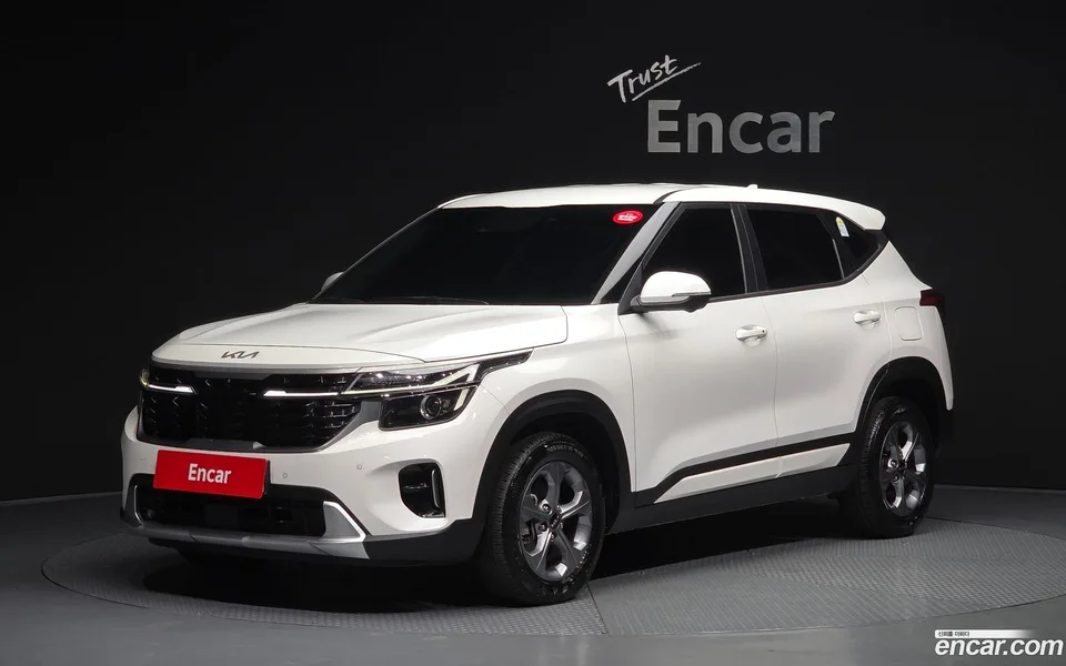Kia Seltos 2.0 2WD 2023 — photo 1, buy with delivery to Moscow