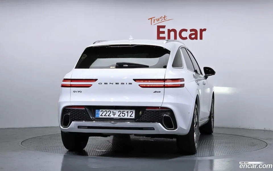 Genesis GV70 2.5T AWD 2023 — thumbnail 4