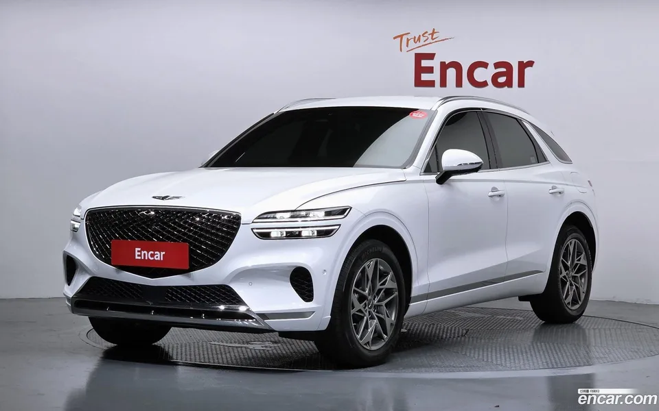 Genesis GV70 2.5T AWD 2023 — photo 1, buy with delivery to Moscow