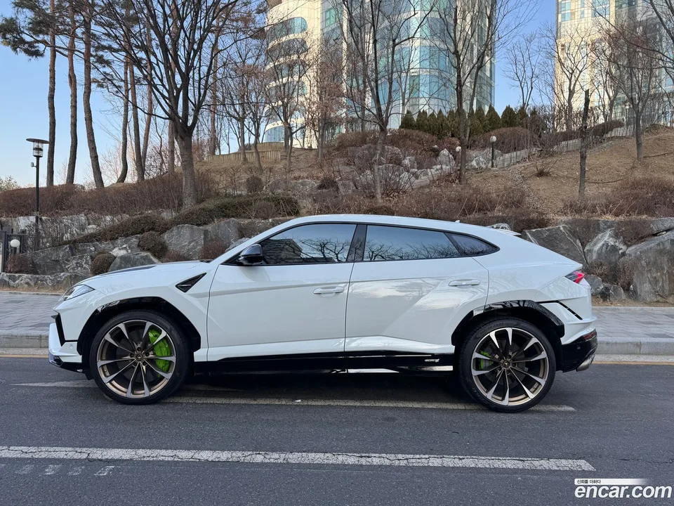 Lamborghini Urus 4.0 V8 S 2023 — thumbnail 3