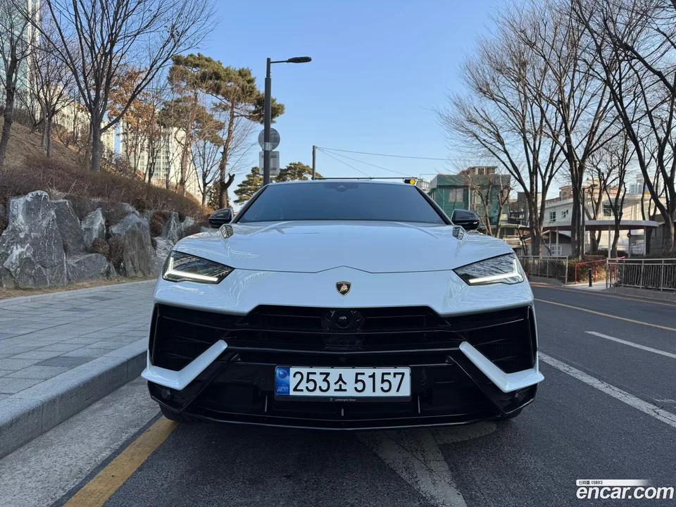 Lamborghini Urus 4.0 V8 S 2023 — photo 1, buy with delivery to Moscow