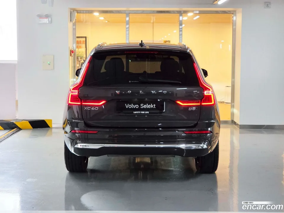 Volvo XC60 B5 2025 — thumbnail 4