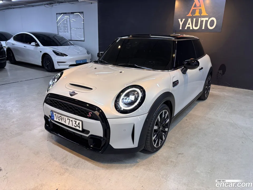 MINI Cooper S 2022 — photo 1, buy with delivery to Moscow