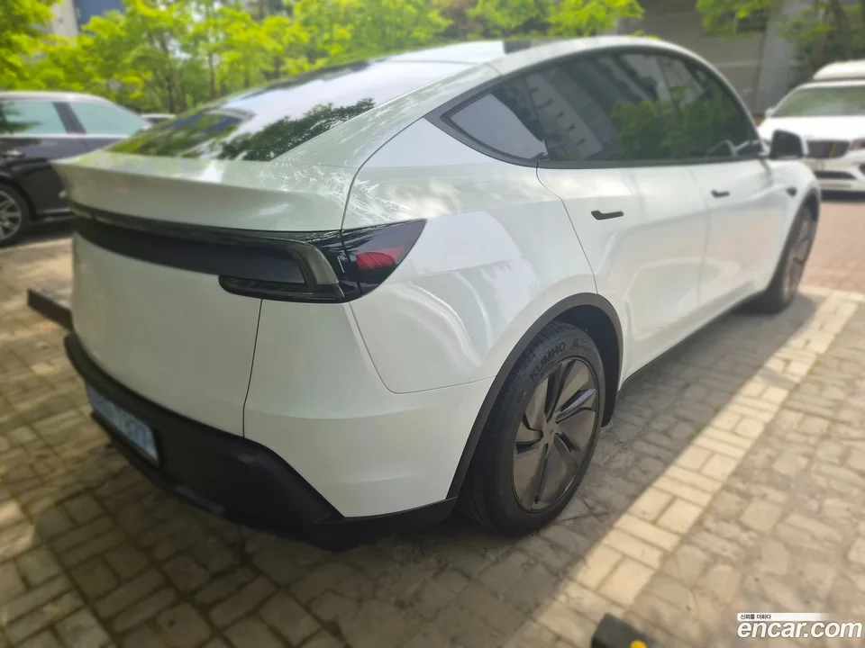 Tesla Model Y RWD 2026 — thumbnail 5
