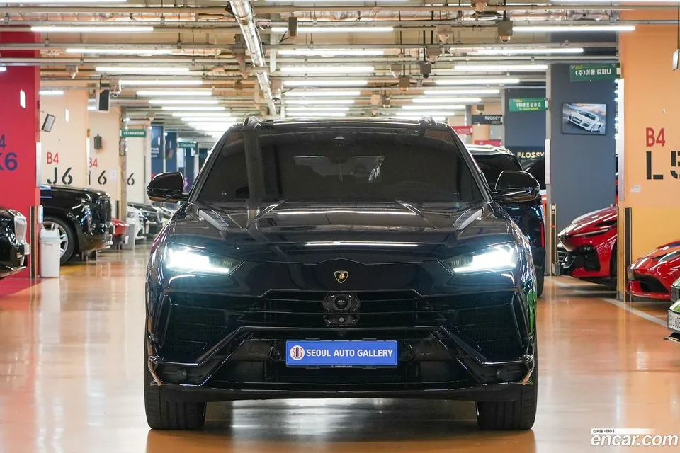 Lamborghini Urus 4.0 V8 S 2023 — photo 1, buy with delivery to Moscow