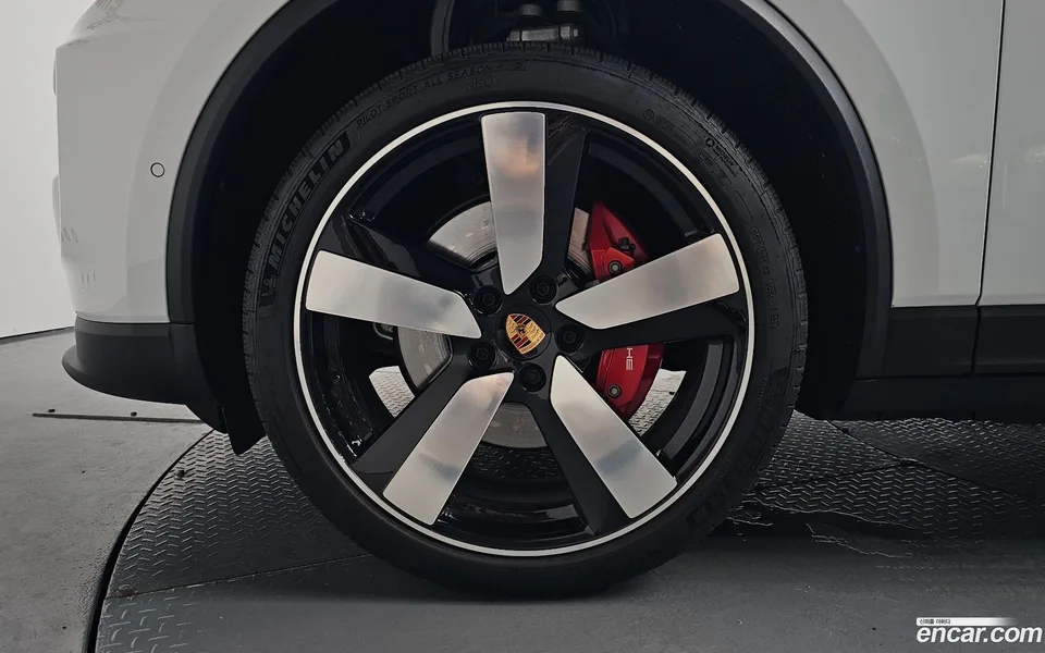 Porsche Macan Electric 4S 2025 — thumbnail 2