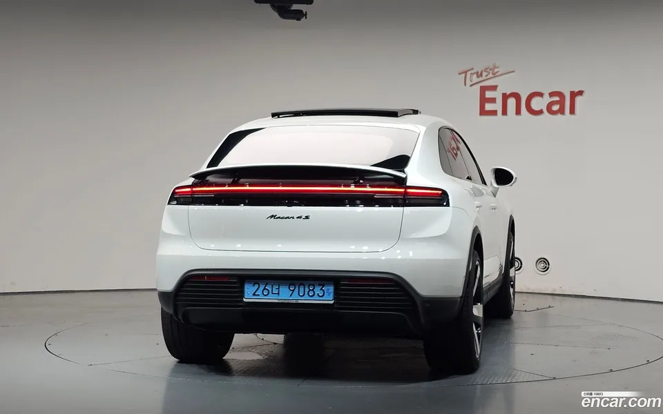 Porsche Macan Electric 4S 2025 — thumbnail 4