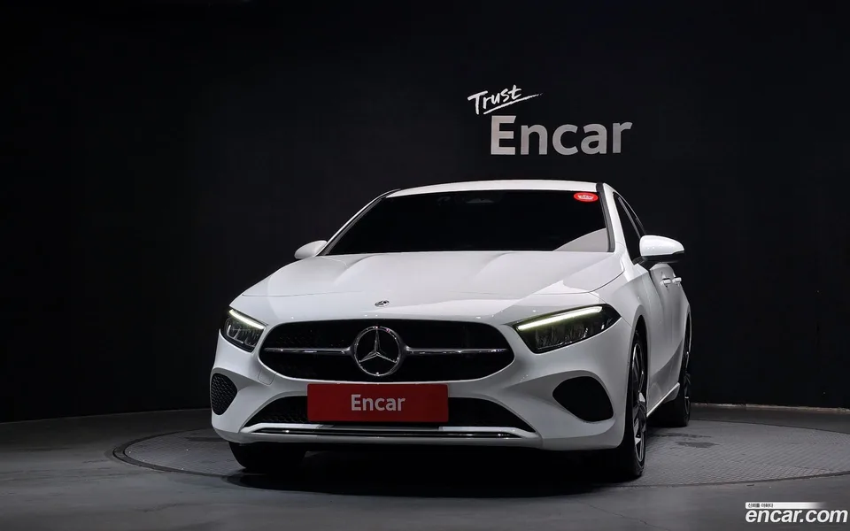 Mercedes-Benz A-Class A220 2024 — thumbnail 3
