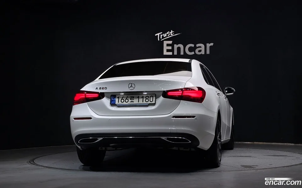 Mercedes-Benz A-Class A220 2024 — thumbnail 4