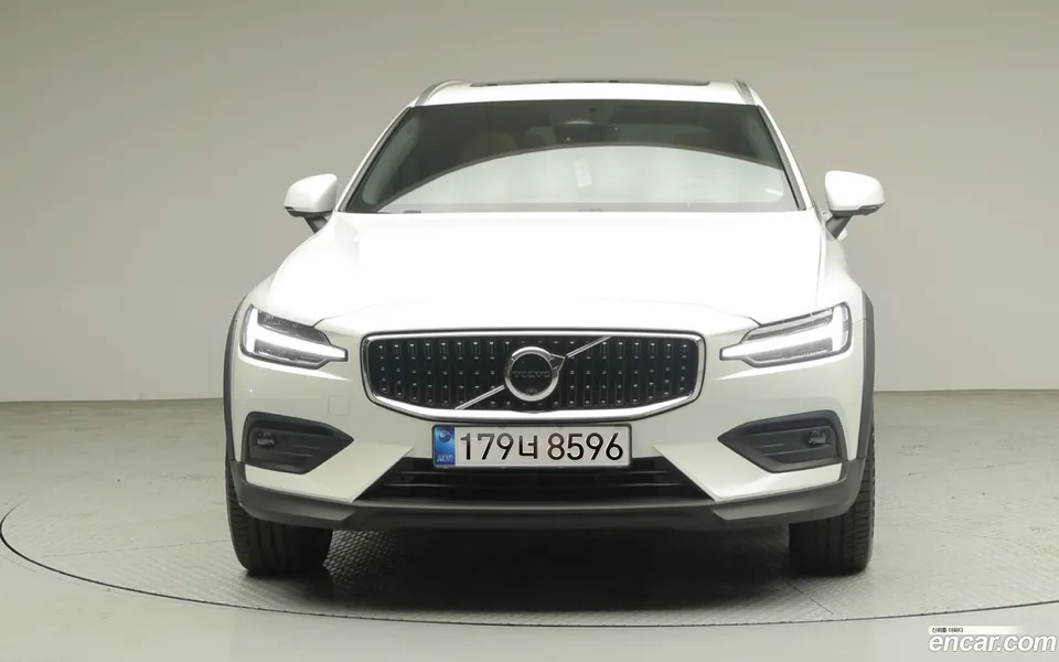 Volvo V60 Cross Country B5 AWD 2025 — thumbnail 3